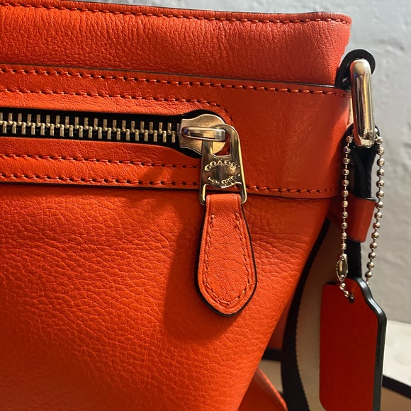 Vintage Unisex COACH Sullivan Metropolitan Map Bag in Coral Calf Leather - Picture 6 of 16